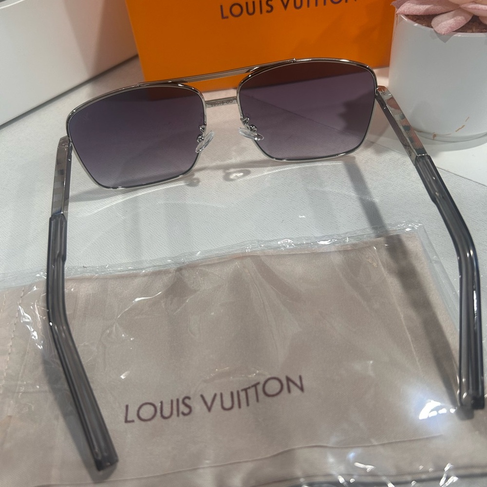 Louis Vuitton Silver and Gray Sunglasses - Picture 6 of 10